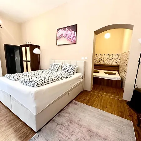 Home Away Main Square Apartment - Sleeps 6 - Ac - Balcony - Coffee Machine - Washer - Kitchen - Parking * 波普拉德