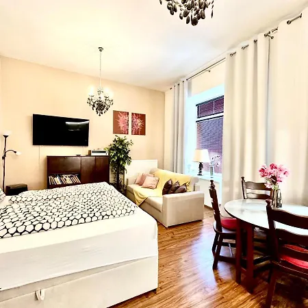 Away Main Square Apartment *
