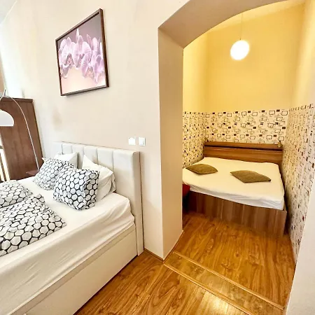 아파트 Away Main Square - Sleeps 6 - Ac - Balcony - Coffee Machine - Washer - Kitchen - Parking
