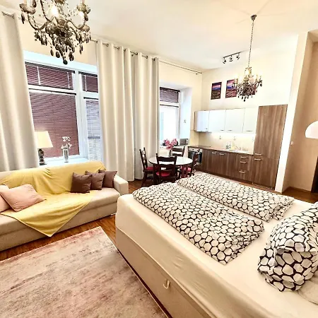 公寓 Home Away Main Square Apartment - Sleeps 6 - Ac - Balcony - Coffee Machine - Washer - Kitchen - Parking *