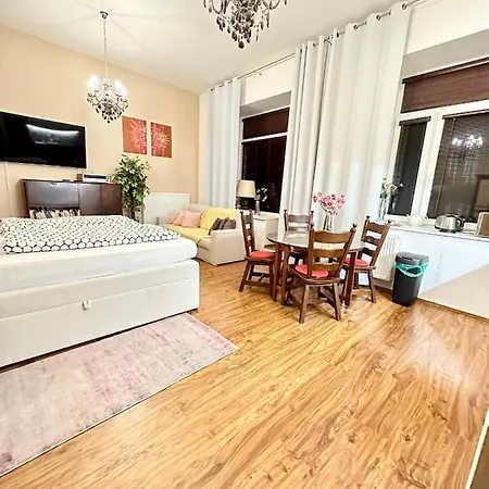Away Main Square Apartment