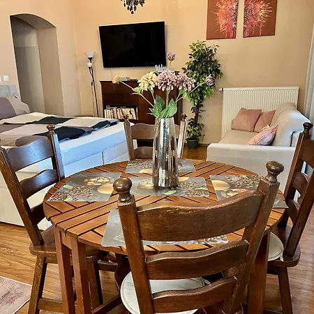 Home Away Main Square Apartment - Sleeps 6 - Ac - Balcony - Coffee Machine - Washer - Kitchen - Parking アパート