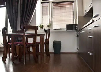 Home Away Main Square Apartment - Sleeps 6 - Ac - Balcony - Coffee Machine - Washer - Kitchen - Parking * 波普拉德