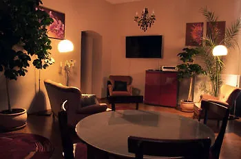 Away Main Square Apartment *